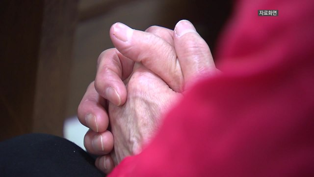 전국 오미크론 확진 12명 늘어...'집단 감염' 인천 교회 대면예배 재개 / YTN