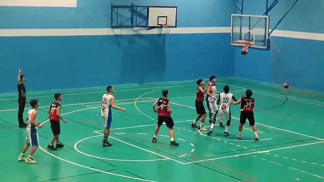 MOMENTOS PARTIDO CB CHIPIONA CADETES CB CADIZ. Canasta de Roberto de tiro libre.