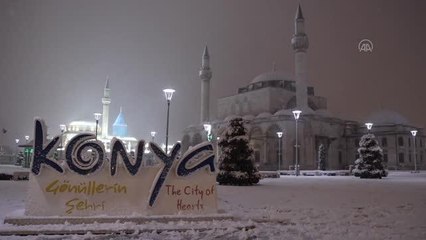 Konya'da kar yağışı sürüyor