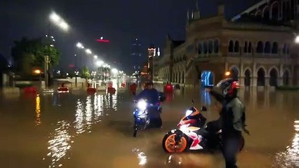 Floods in KL Dataran Merdeka1