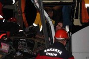 Son dakika haberi | TEM'de otobüs, tır ve otomobilin karıştığı kazada ortalık savaş alanına döndü: 2'si ağır 20 yaralı