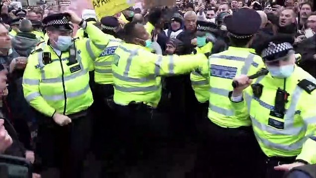 Πορείες σε όλη την Ευρώπη κατά των εμβολιασμών