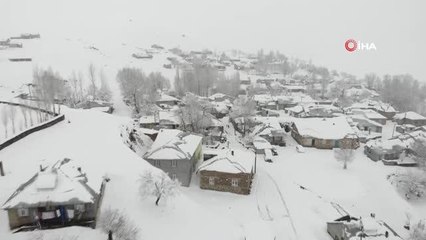 Muş'ta 1600 rakımlı köy kara gömüldü