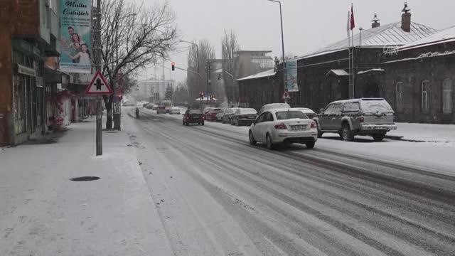Kar yağışı etkisini sürdürüyor - Sarıkamış