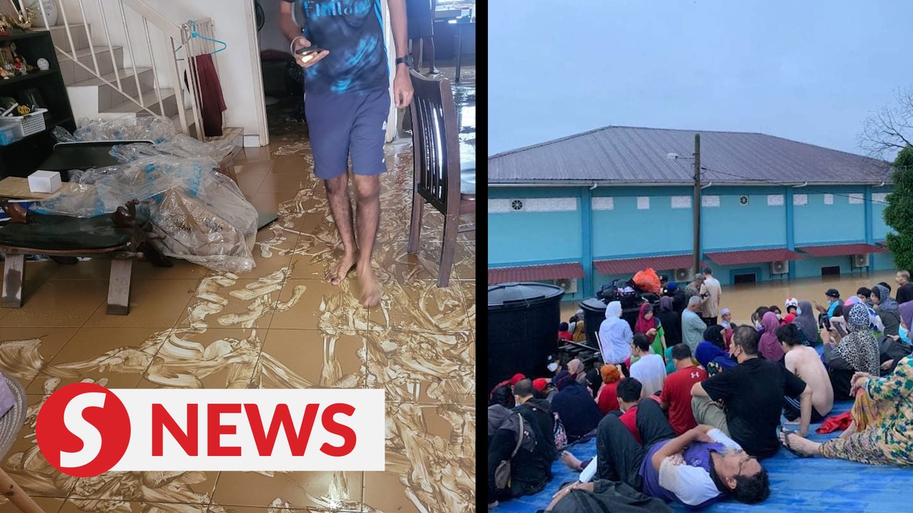 Selangor floods: Cleanup begins for some PJ residents