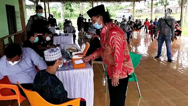 Polres Simalungun Gelar Vaksinasi Sekaligus Berikan Bansos Kepada Santri Ponpes An-Nur