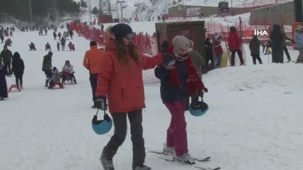 Binler Palandöken'e akın etti, pistler doldu taştı