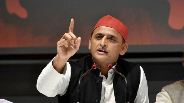 IT raid at SP leaders' home, Akhilesh targeted Yogi govt