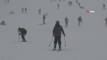 Uludağ'da sezonun ilk hafta sonunda yoğunluk