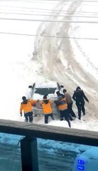 Konya'da 112 sağlık görevlileri kara saplanan sürücülerin de imdadına yetişti