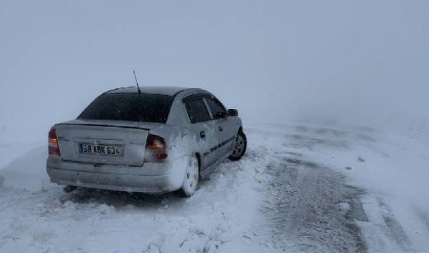 MUŞ'TA KAR VE TİPİDE MAHSUR KALAN 30 KİŞİ KURTARILDI