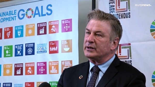 Идет расследование: суд обязал Алека Болдуина предоставить доступ ко всем данным на телефоне