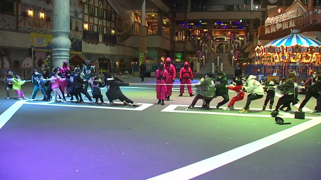 그래도 연말 거리 나선 시민들...감염 우려에 '조심 또 조심' / YTN