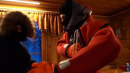 Купание в арктическом озере