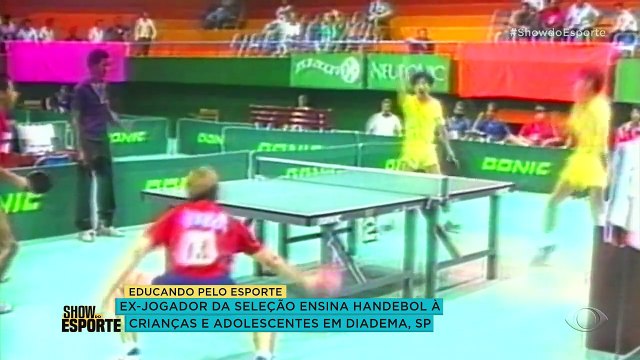 O projeto Educando pelo esporte, ensina handebol para as crianças e adolescentes de Diadema, São Paulo.