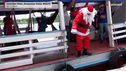 Santa visits children in Amazon riverine communities