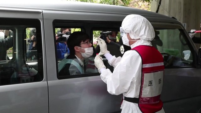 日 오미크론, 지역 사회 감염 조짐...감염자가 축구 관람 / YTN