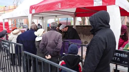 Manisa'daki şenlikte vatandaşlara 1 ton hamsi dağıtıldı