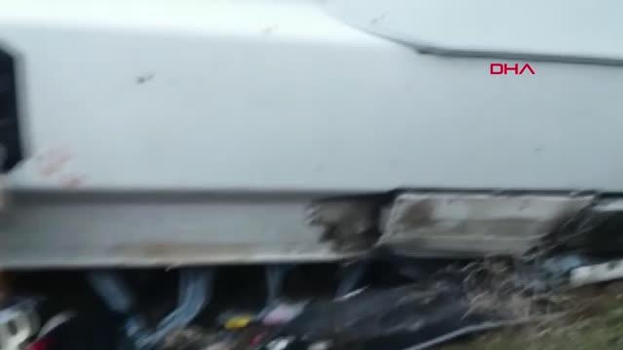 AMASYA'DA TUR OTOBÜSÜ DEVRİLDİ: 27 YARALI