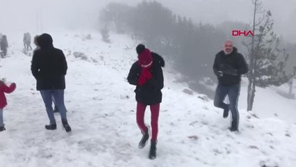 MERSİN'DE VATANDAŞLARIN KAR KEYFİ