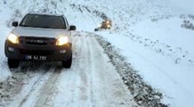 DOĞUM SANCISI ARTAN KADIN İÇİN EKİPLER KARDAN KAPALI OLAN YOLU AÇTI