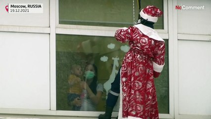 Moskau: Väterchen Frost am Rettungsseil