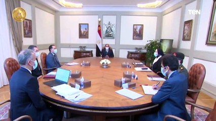 الرئيس يجتمع برئيس مجلس الوزراء وعدد من المسئولين ويتابع تطوير منظومة الموانئ
