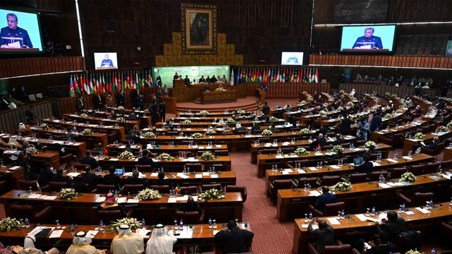 اتفاق على مساعدة أفغانستان في اجتماع لمنظمة التعاون الإسلامي بباكستان