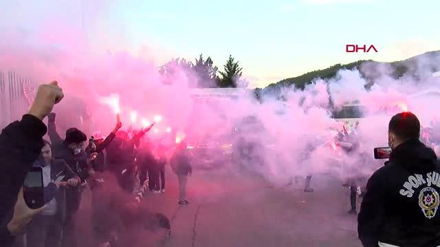 SPOR Beşiktaş derbiye meşalelerle uğurlandı
