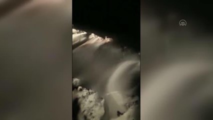 Elektrik arızası tamirine giderken karda mahsur kalan VEDAŞ ekibi kurtarıldı