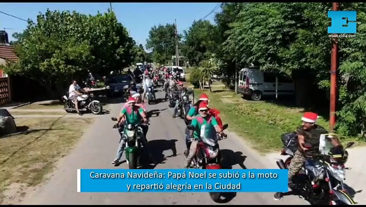 Caravana Navideña: Papá Noel se subió a la moto y repartió alegría en la Ciudad
