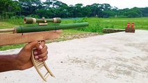 Proses pembuatan senjata  AK-47 dari bambu