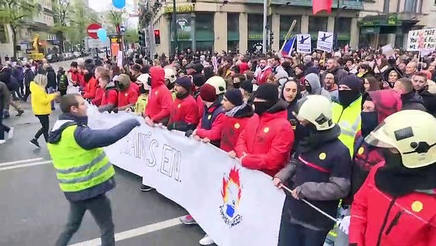 Ξανά Χριστούγεννα με COVID-19, περιοριστικά μέτρα και πολλές αντιδράσεις