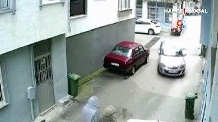 Bursa'da çöp atmaya gitti, bin liralık termosundan oldu! Hırsızlık anları kamerada