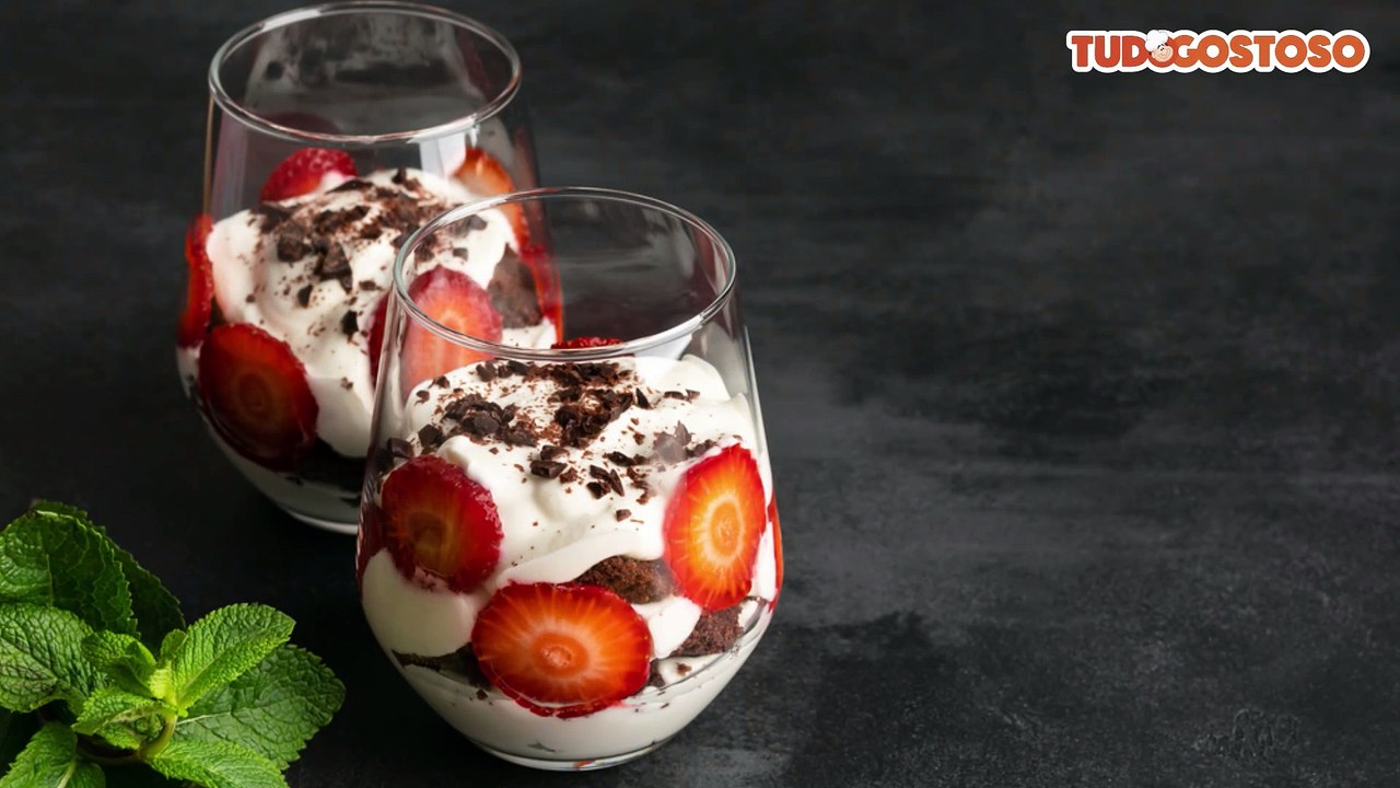 Pavê de morango com chocolate