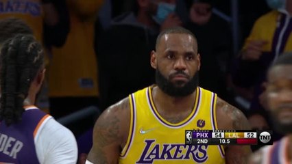 下载视频: LeBron suffers injury scare as Suns continue Lakers losing run