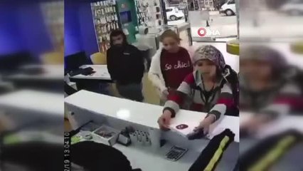 Son dakika haberi | Organize işler Kocaeli... Kızlar çalışanı oyaladı, çocuk ise telefonu böyle çaldı