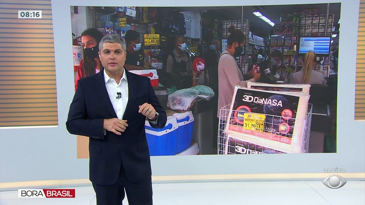 Secretário especial da cultura, Mário Frias tem família barrada em hotel e troca farpas com prefeito do Rio de Janeiro pelas redes sociais.