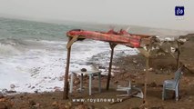 ارتفاع الموج في البحر الميت بسبب المنخفض الجوي