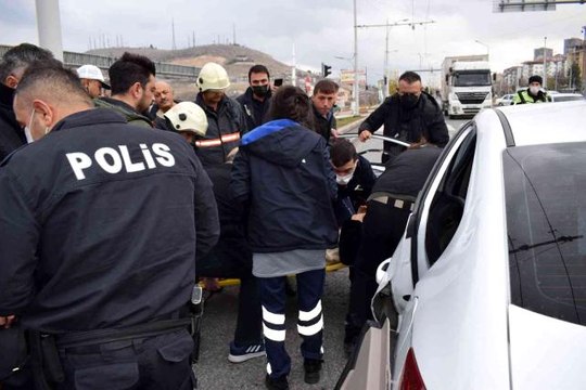 Son dakika haberleri: Valilik koruma aracı kaza yaptı: 3'ü polis 4 yaralı