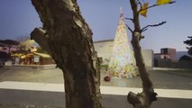 Napoli, albero di Natale ricorda le vittime del Covid con 1.483 pezzette ricamate
