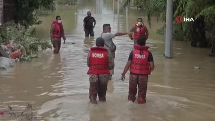 Malezya'da Selde 3 Kişi Hayatını KaybettiÜlkede 35 Bin Kişi Evsiz Kaldı