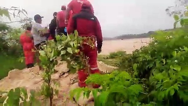 Dos dragueros quedan atrapados por el turbión en el río Piraí