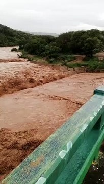Dos trabajadores atrapados por la crecida del río Piraí