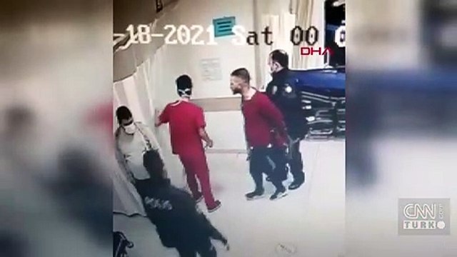Kendisini muayene etmek isteyen doktora kafa attı, serbest kaldı