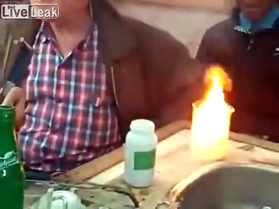 L'expérience enflammée de ce prof de chimie finit mal