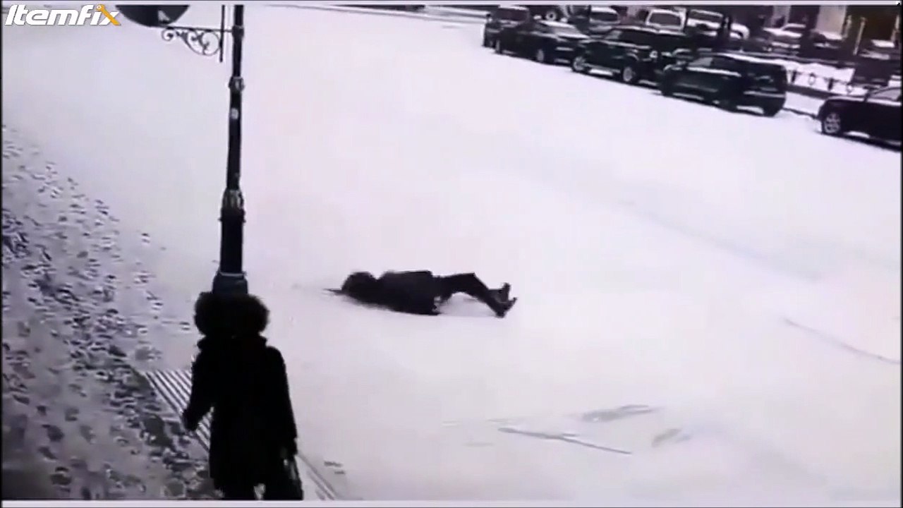 Triple glissade sur le verglas...