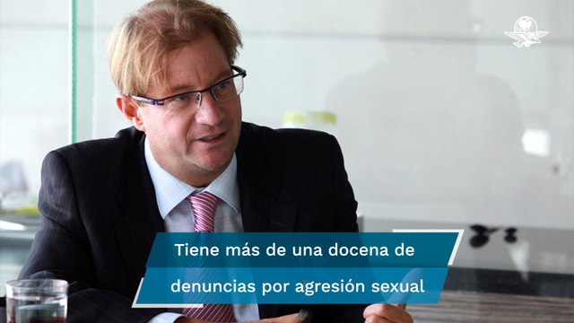 Hay 3 órdenes de extradición contra Andrés Roemer