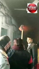 मजिस्ट्रेट चेम्बर के बाहर शॉर्ट सर्किट, विद्युत पैनल में लगी आग, न्यायालय में मची अफरातफरी