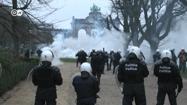 Протесты против QR-кодов и вакцинации в разных странах Европы (20.12.2021)